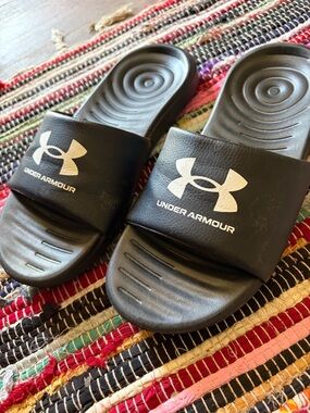 Under Armour Black Slide with White Logo Tag